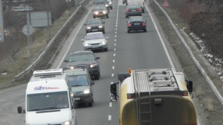Българи зарязват колите си на  унгарско-сръбската граница