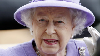Елизабет II започва двудневно посещение в Северна Ирландия 