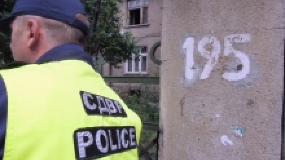 Откриха два разложени трупа в къща в София | StandartNews.com