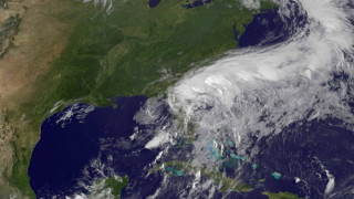 Огън и вода морят Америка