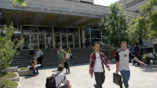 Преподавателка къса студенти на око, виждала ги за втори път
