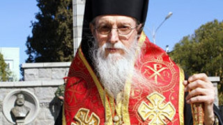 Сливенският владика подкрепи отец Евгений за гей парада