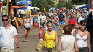 Следят ни с камери от бара до плажа