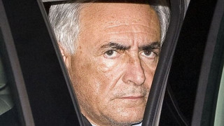 Жената на Строс-Кан го изхвърли от къщи