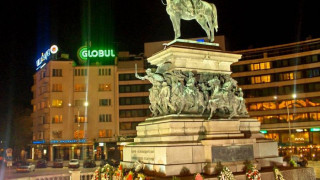 Сириец възстановява оградата на "Цар Освободител"