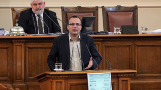 Мартин цака СДС, остава лидер