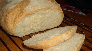 Хлябът скочи след тока