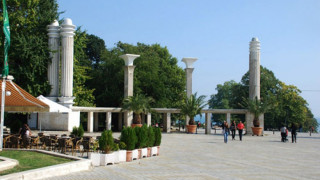 Слагат КПП в Морската градина