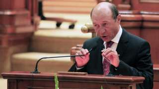 Пробват да съборят румънския президент