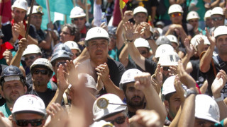 Миньори се биха до кръв с полицията