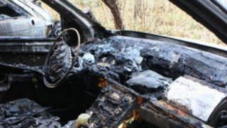 Четири коли изгоряха в автокъща в София  