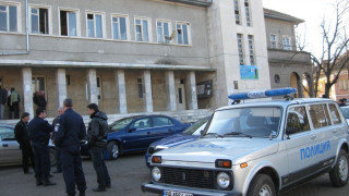 Страшилището от Галиче бие и подстригва