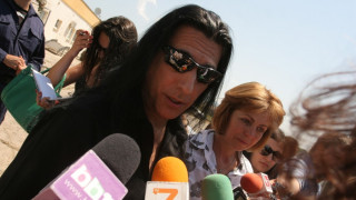 Manowar помага на Фандъкова за кучетата