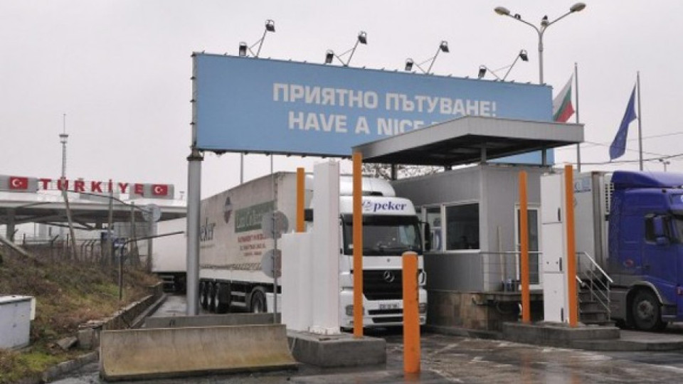 Митничарите плащат тройно за загубено оръжие | StandartNews.com