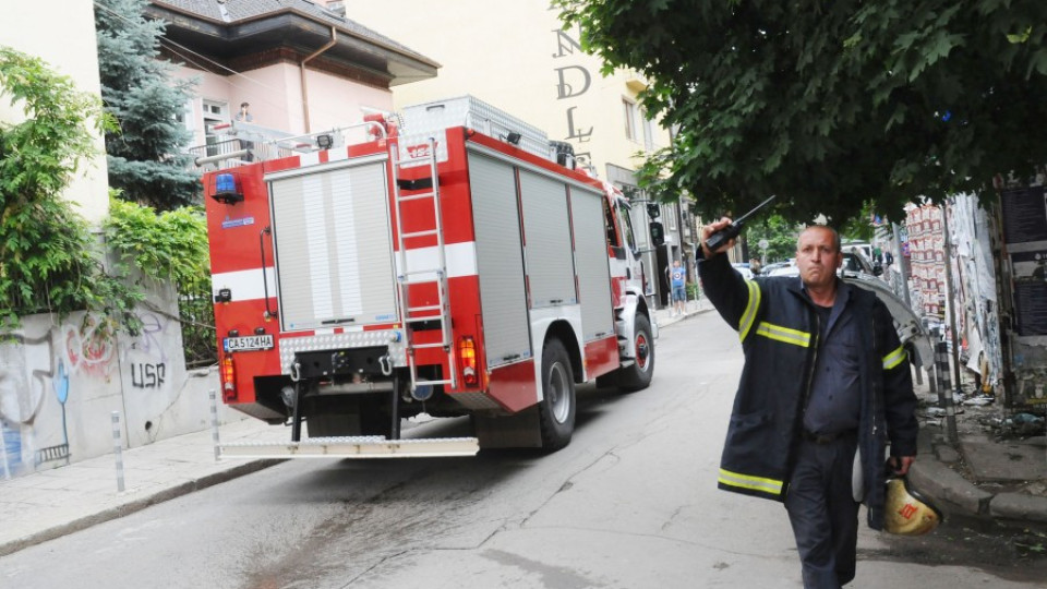 Трафопост изгоря на главната улица в Равда | StandartNews.com