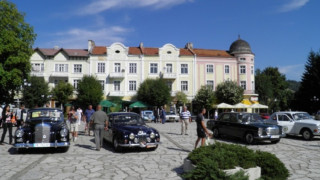 Наши ретро коли на изложба в Гърция