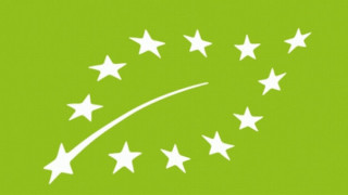 Зелен лист върху биохраните 