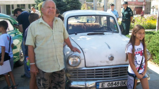 Поршета и москвичи на ретро парад у нас