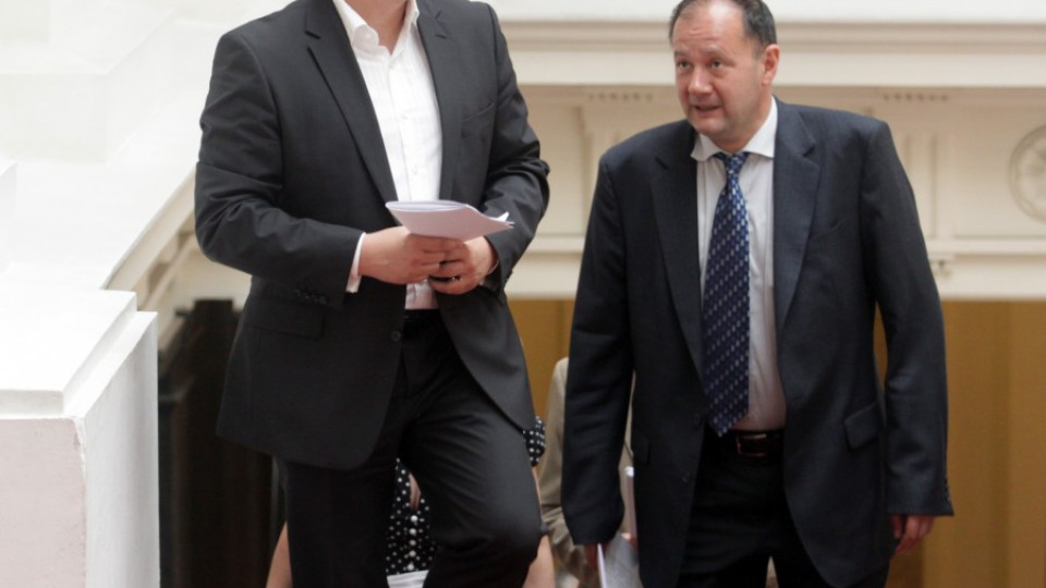 Станишев едва чати от спамове | StandartNews.com