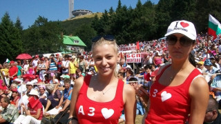 Манекенки и чевермета зарадваха соцактива