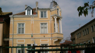 Лом взима европари за пазар