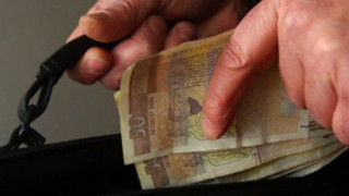 Хванаха инспекторка  с 400 лева рушвет