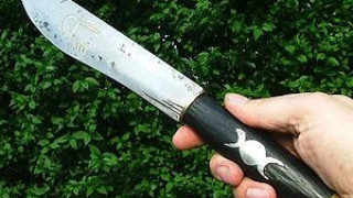 Жена наръга познат и се покри 