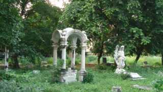 Частно гробище фалира в София 