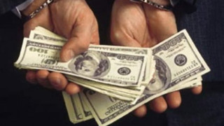 Застраховател ограби клиенти