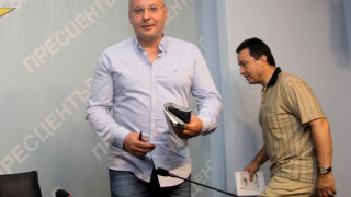 Станишев събира БСП с есемес