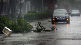 Мощен тайфун връхлетя Китай, евакуираха 1,5 млн.