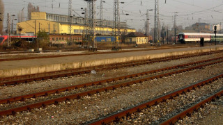 Железничари потушиха пожар край гара Телиш