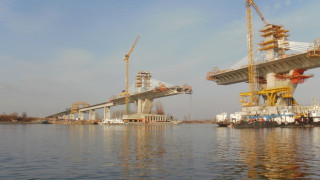 Работник пострада на Дунав мост 2