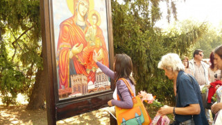 Разбита икона докарала труса в Перник