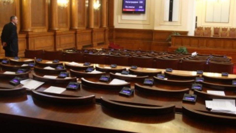 Пожар изпепели 100-годишно школо | StandartNews.com