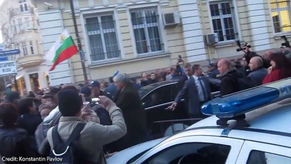 Чужденци протестират с нашите тирове | StandartNews.com