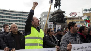 Холандия забранява ислямските забрадки в училищата 