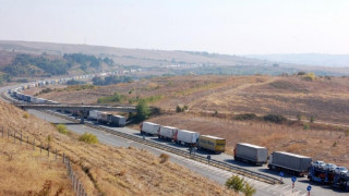 Диктаторът Мугабе дели властта с опозицията