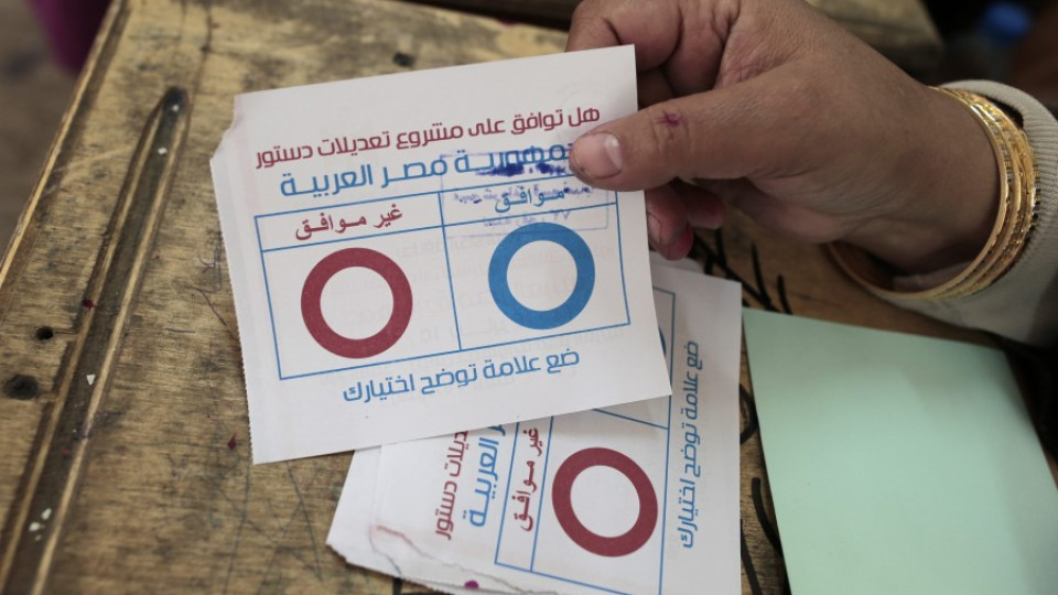 Гласуват референдума за нова конституция в Египет | StandartNews.com