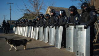 Протестиращи обсадиха Янукович в резиденцията му