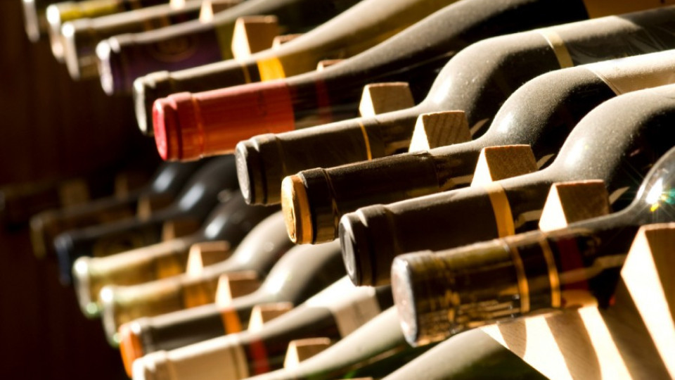 ВИДЕО: Как да отворим бутилка вино без тирбушон за нула време | StandartNews.com