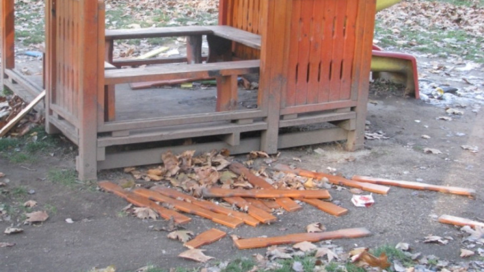 Вандали вилнеят в община Банско | StandartNews.com