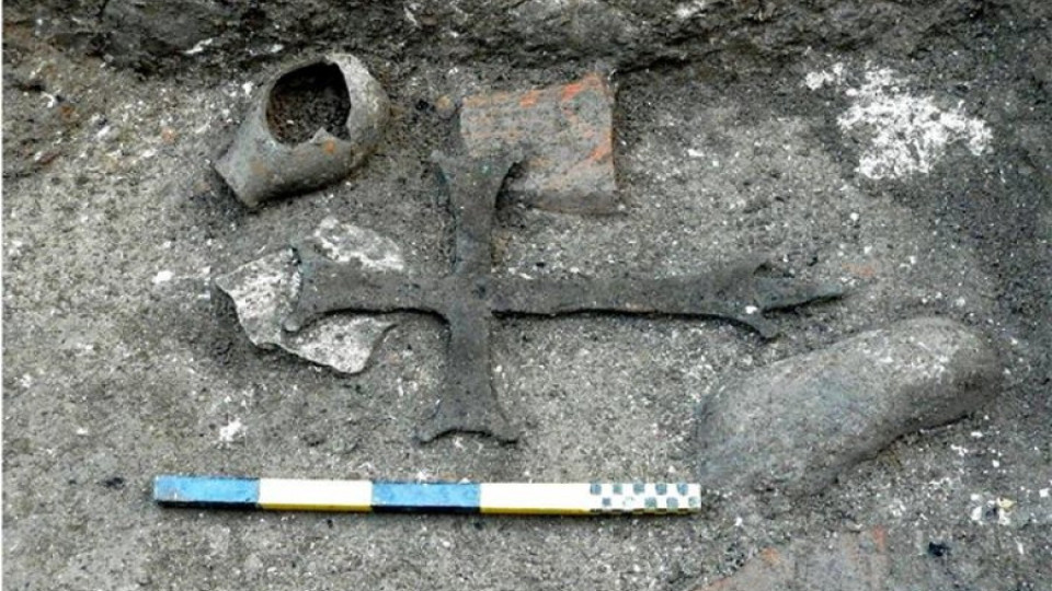 Уникален кръст откриха археолози в Сандански | StandartNews.com