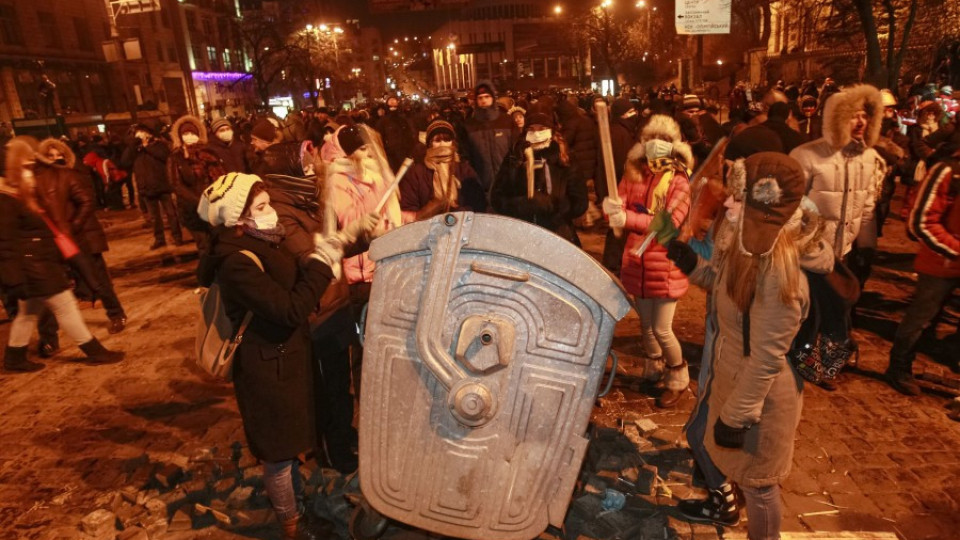 Тежка нощ за протестиращите в Киев | StandartNews.com