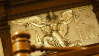 Ексгубернатор осъди държавата
