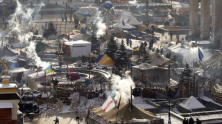 Мъж се обеси на новогодишната елха в Киев