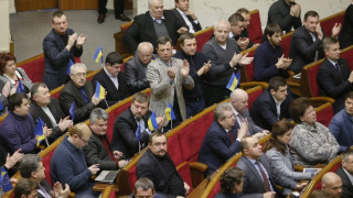 Паднаха крайните закони срещу протестите в Украйна