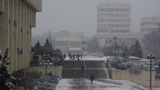 Сняг вали в Пиринско, пътищата чисти