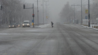 Снежна виелица парализира Бургаско