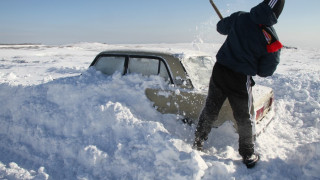Метър сняг и бедствено положение в Руенско